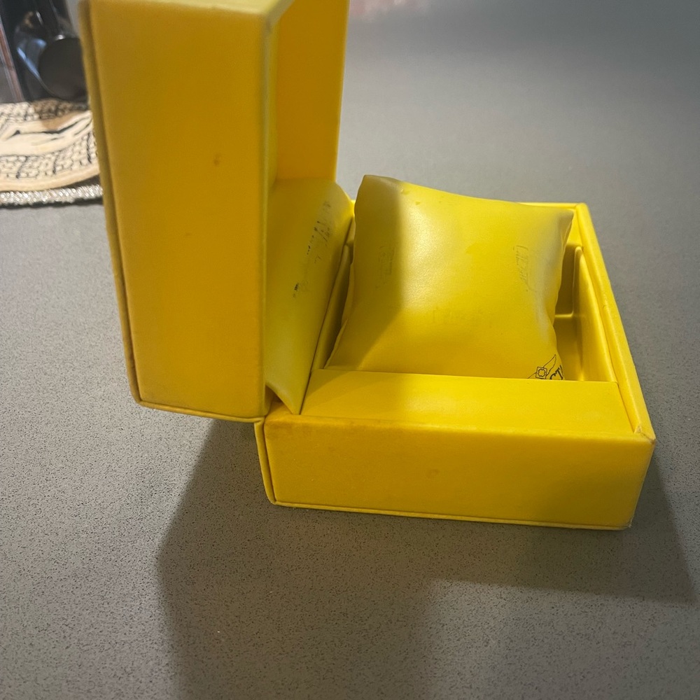 Empty box - Picture 6 of 7